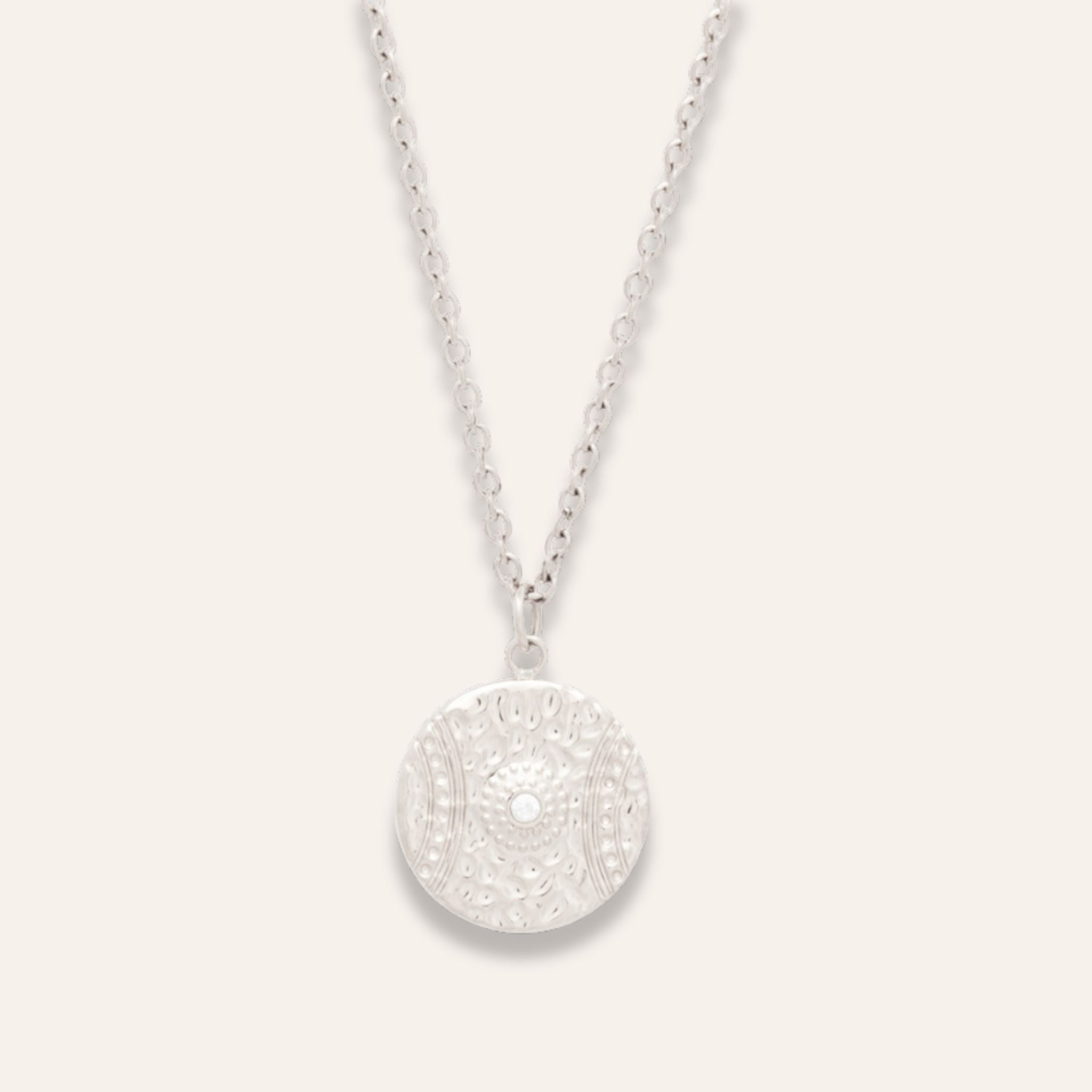 Halsband med en rund berlock