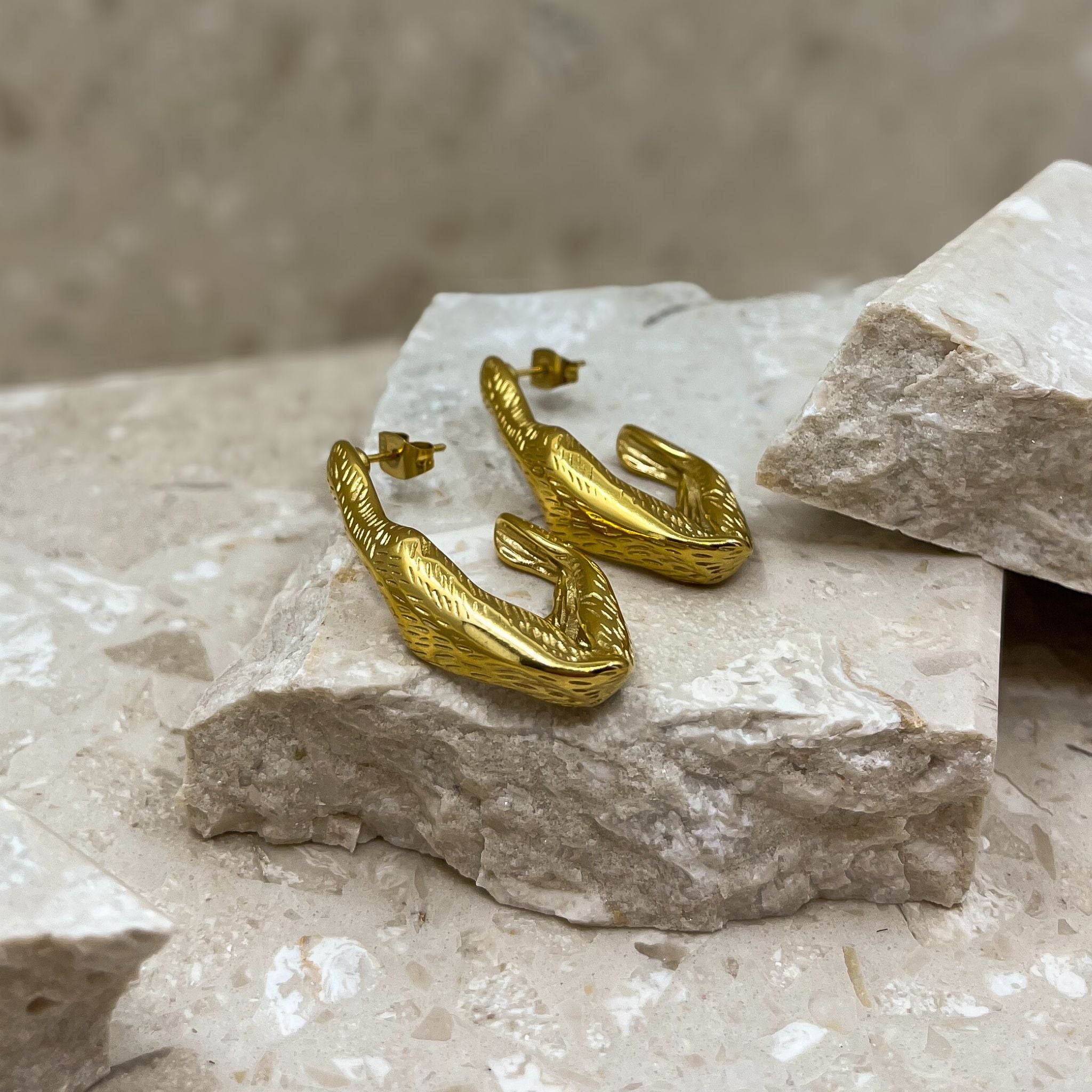 Unique golden örhänge