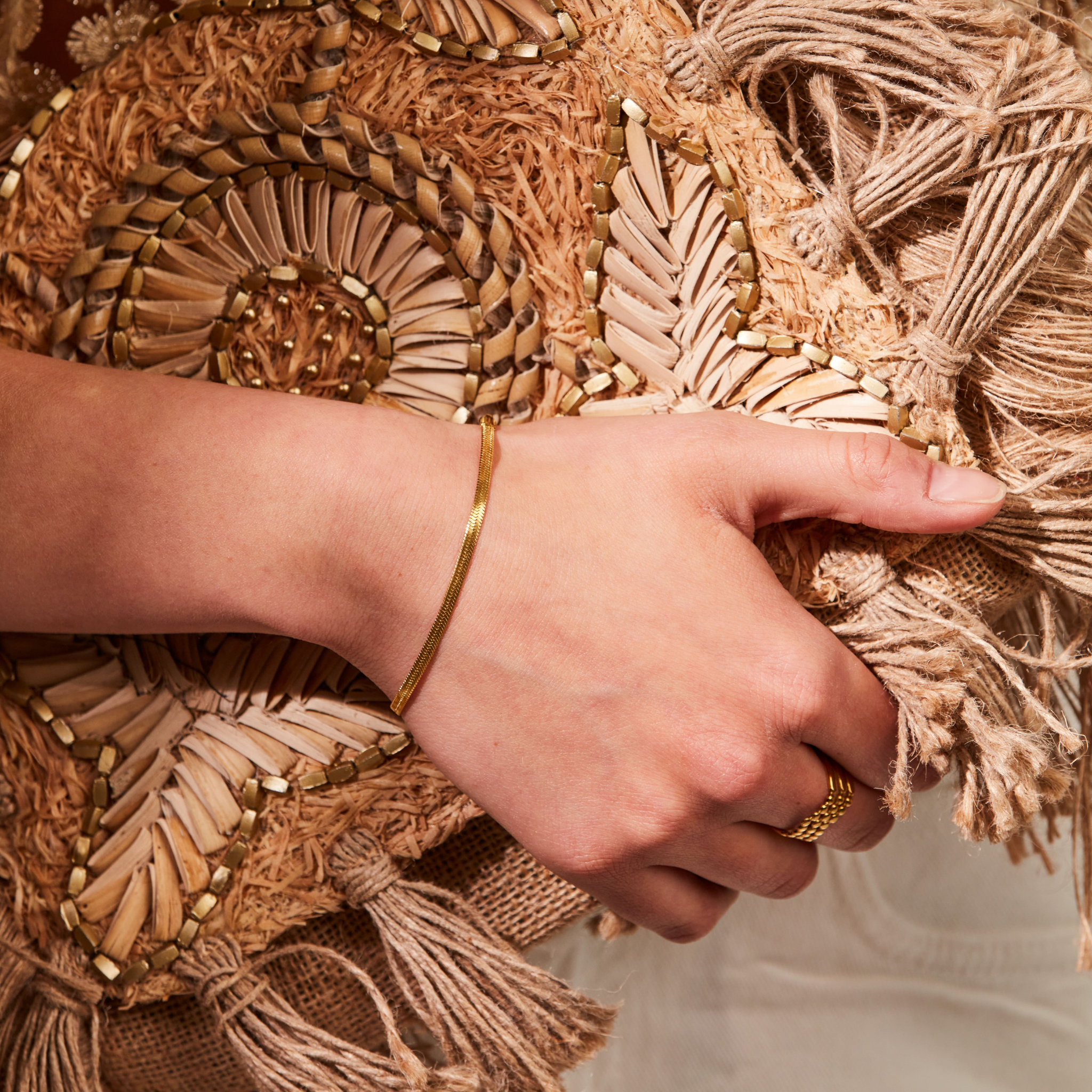 Guldigt herringbone armband