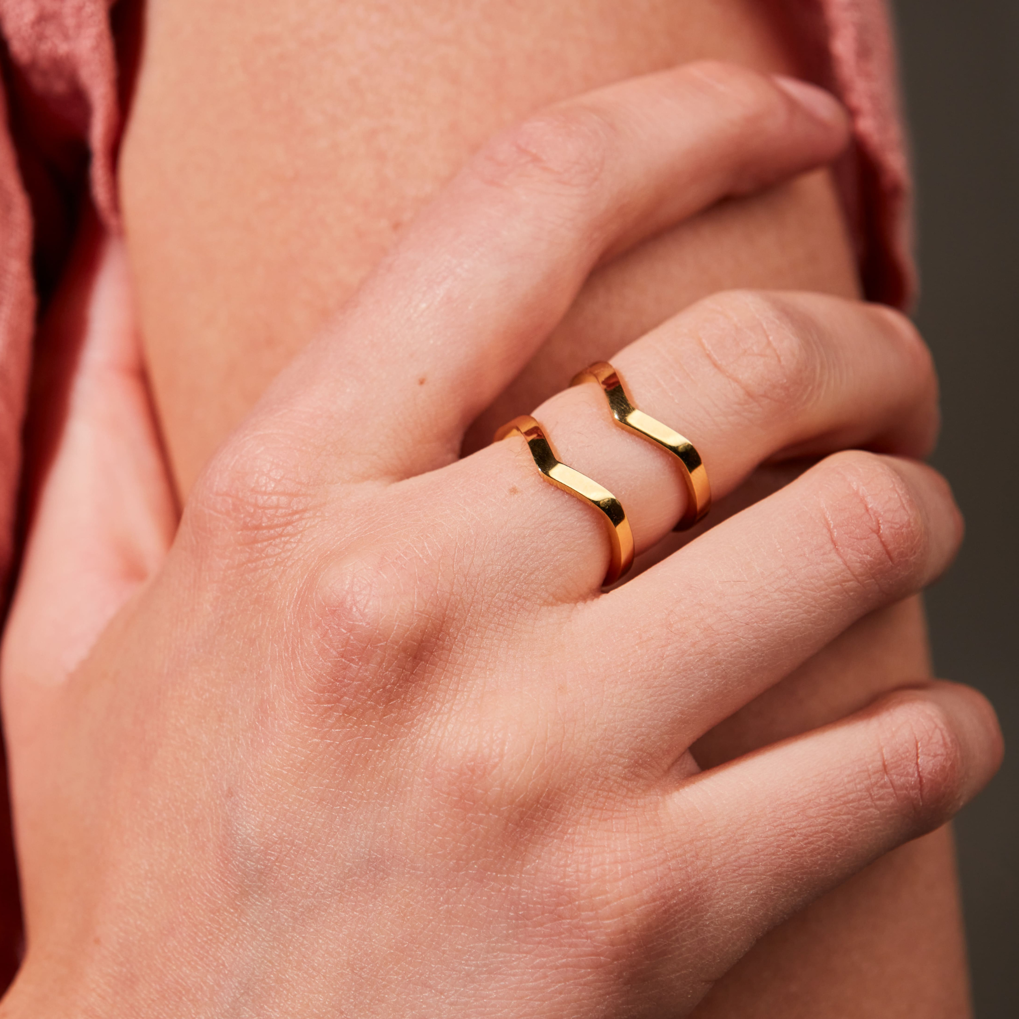modellbild med ring på