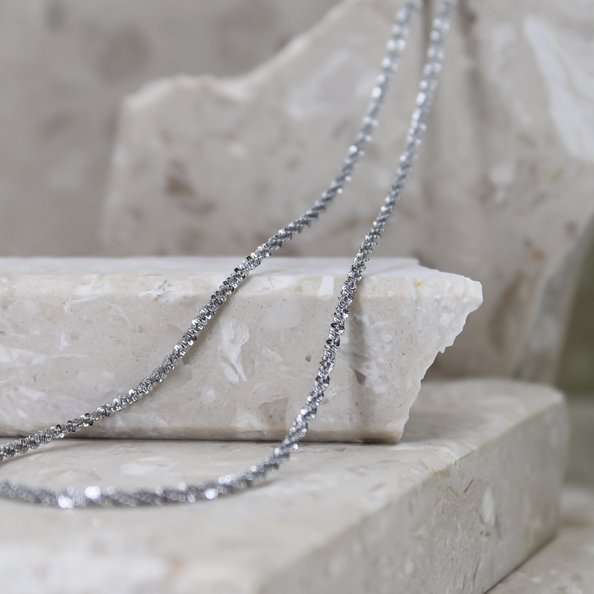 Halsband petit twisted steel