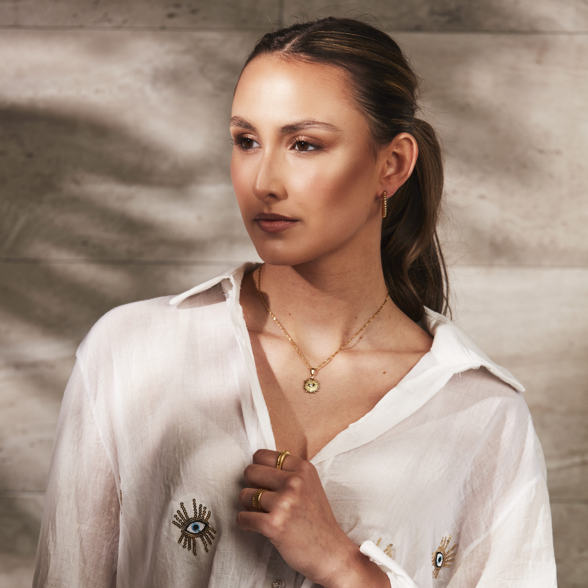 modellbild med halsband