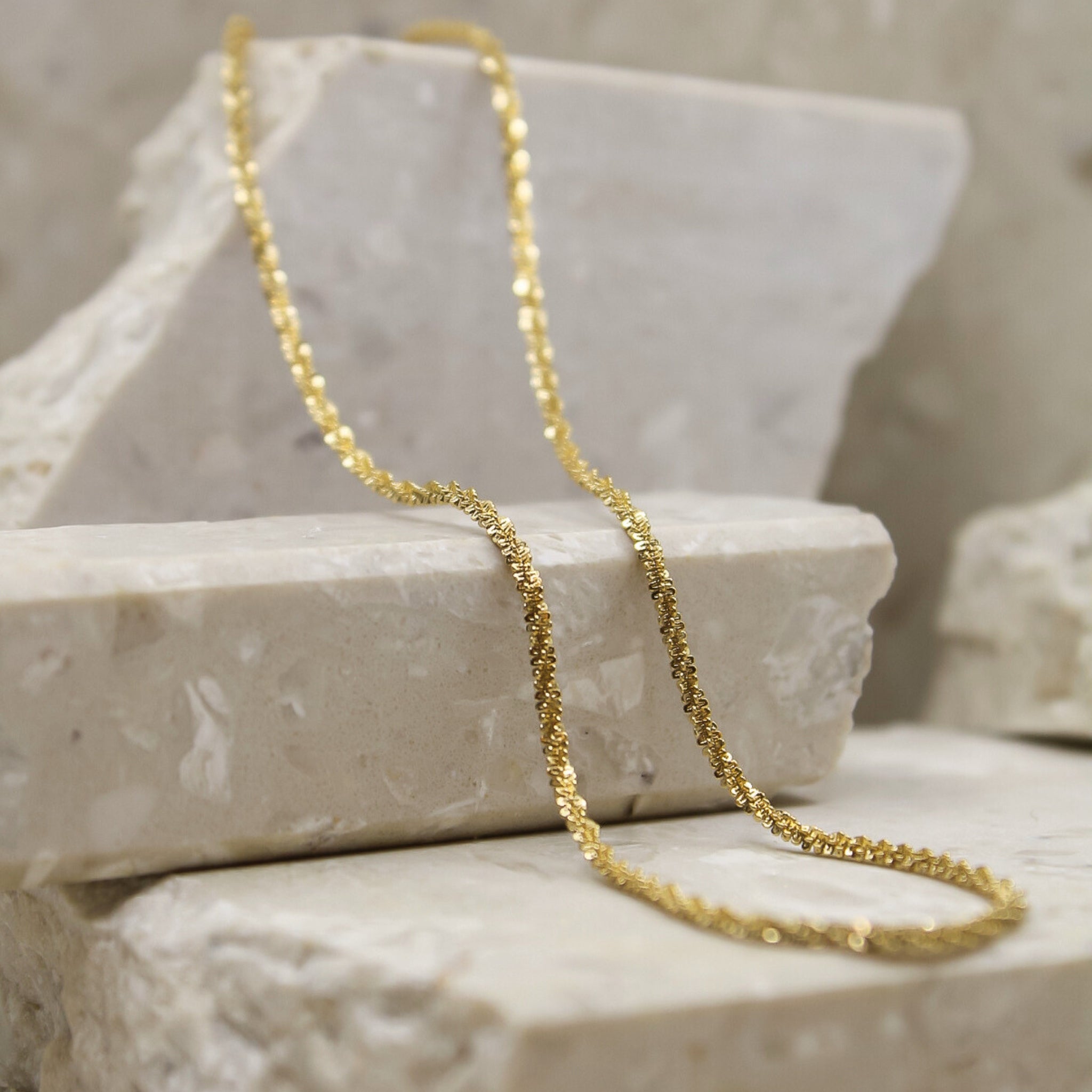 Necklace petit twisted gold